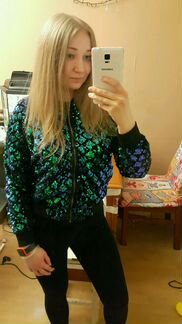 Бомбер пайетки новый