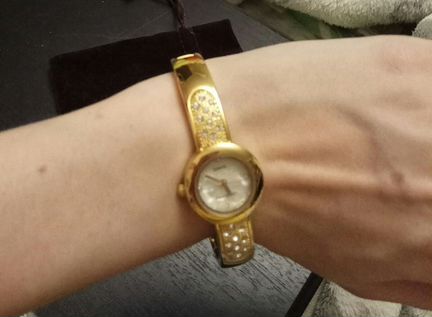 Часы со стразами Oriflame 