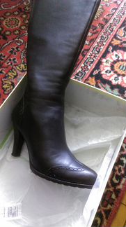 Продаются женские сапоги