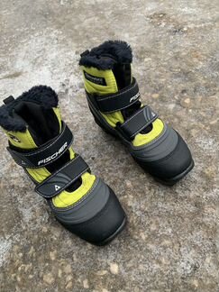 Продам детские лыжи и ботинки