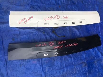 Накладка крышки багажника Dodge Caravan