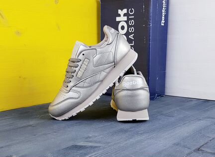 Reebok кроссовки новые женские
