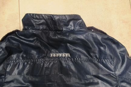 Ветровку ф. Ferrari (Италия) т.синего цвета