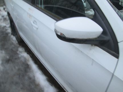 Передняя правая дверь на Шкоду Рапид 12)