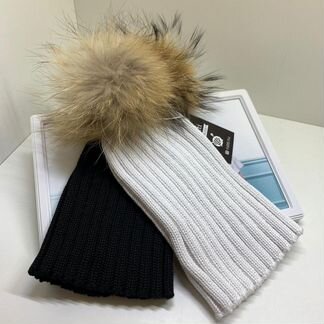 Теплая женская шапка с помпоном новая