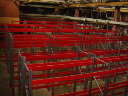 Стеллажи фронтальные, нагрузка на полку 3000 кг