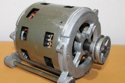 Двигатель Ariston C00009165 бу. 5061