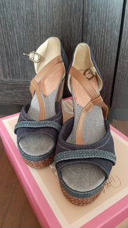 Босоножки на танкетке