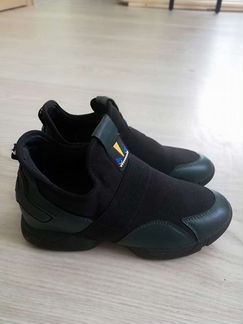Новые кроссовки