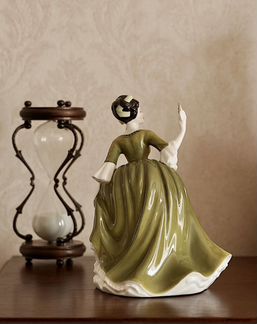 Royal Doulton статуэтка Simone, Англия, 1970 год