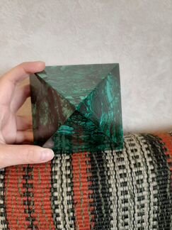 Пирамида малахит 10 см большая