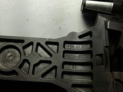 Кронштейн ручки задней левой