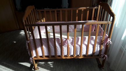 Кроватка детская с матрасом и бортиками