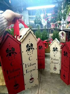 Ель голубая в домике