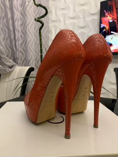 Оригинальные босоножки Casadei