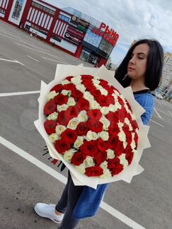 Красно-белый букет из 101 розы