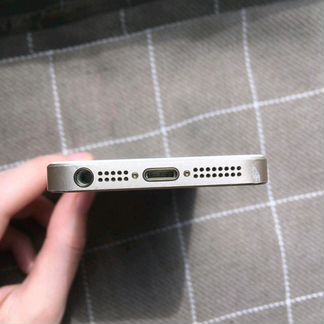 SE 128gb gold