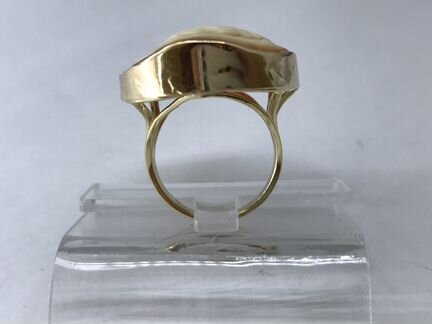 Золотое кольцо с натуральной винтажной камеей. 585