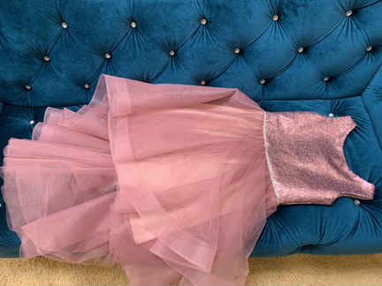 Новое детское платье в пайетках 32 размер