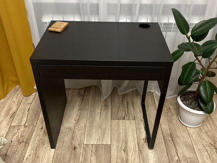 Стол micke IKEA