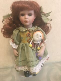 Фарфоровая кукла