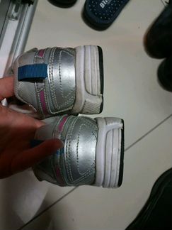 Серебряные кроссовки nike 28р-р 17см