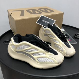 Кроссовки Yeezy Boost 700
