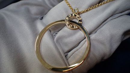 Золотой кулон с бриллиантом Piaget Possession